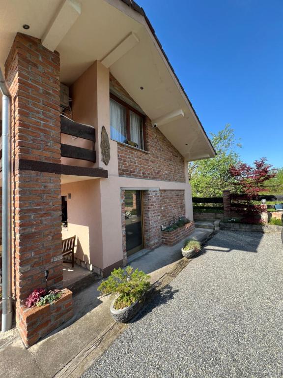 Budynek, w którym mieści się apartament