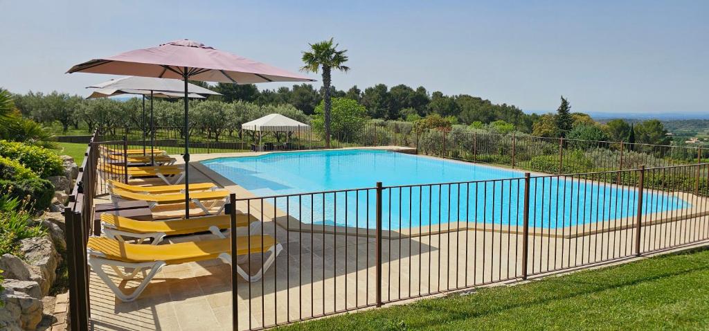 Der Swimmingpool an oder in der Nähe von Gîte Palma, vue exceptionnelle vallée Provençale