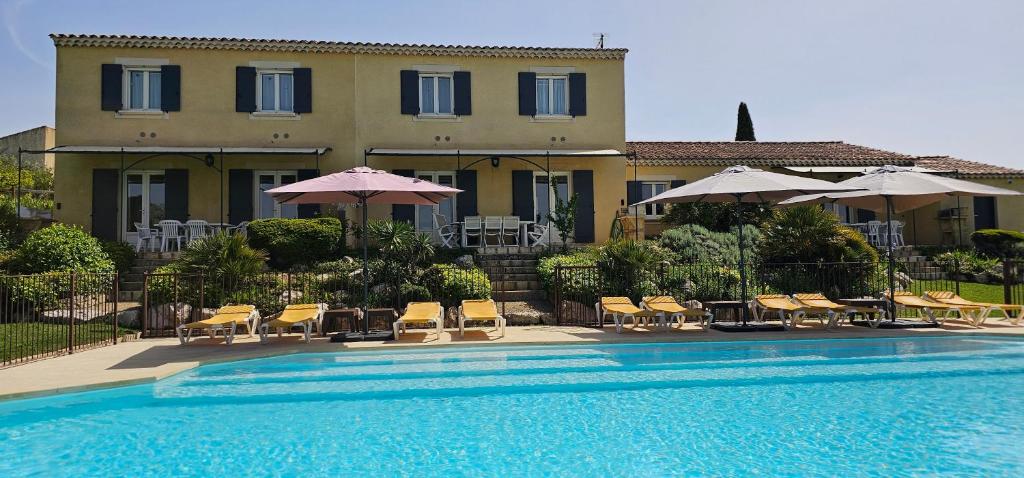 Der Swimmingpool an oder in der Nähe von Gîte Palma, vue exceptionnelle vallée Provençale