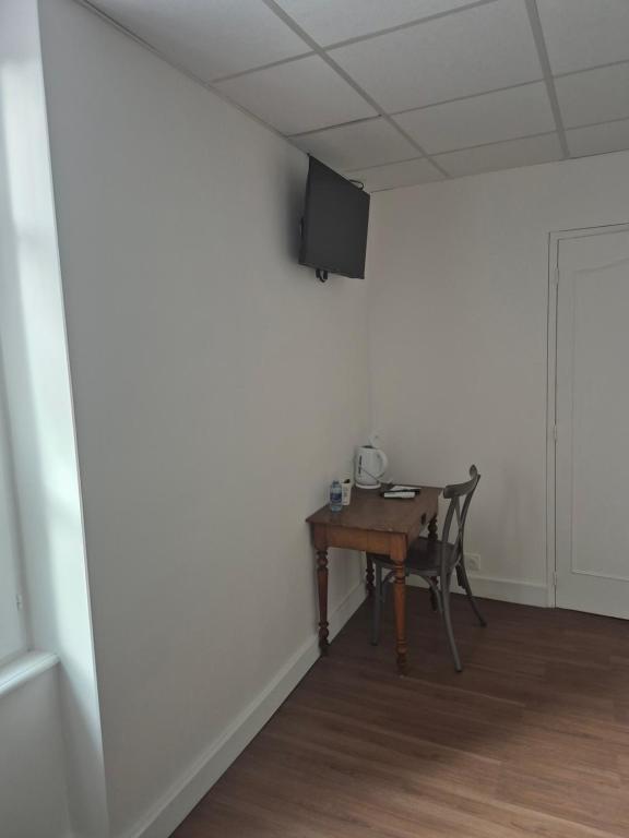 Hôtel du Centre - Habitación Doble Con Baño Privado