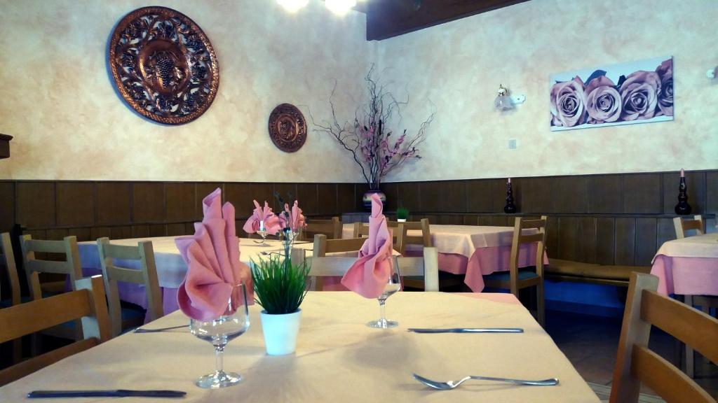 Restaurace v ubytování Hotel La Piroga