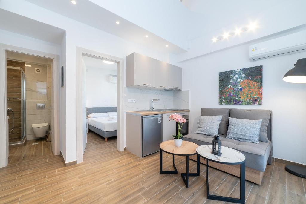 Postel nebo postele na pokoji v ubytování Anastasia Residential Complex