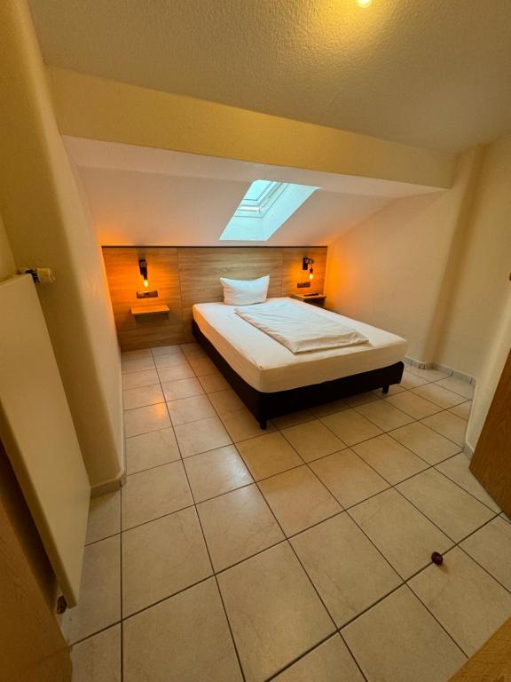 a bedroom with a bed in a room with a window at Ferienwohnungen Steinbacher in Vogtareuth