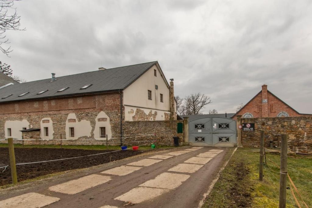 Budova, kde se penzion – hostinec nachází