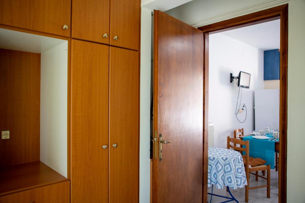 Zdjęcie z galerii obiektu Stefanie Studios w mieście Egina