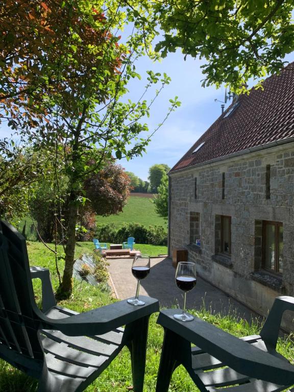 Vonkajšia záhrada v ubytovaní Gîte des Pommiers avec terrain de pétanque