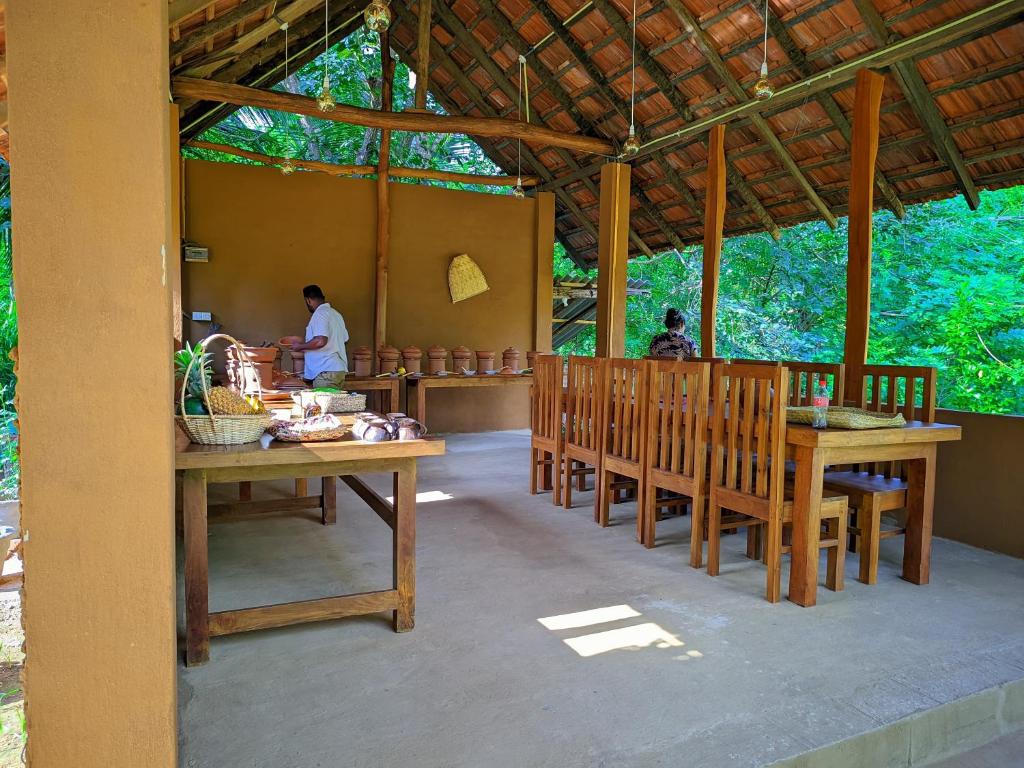 Restaurace v ubytování Alimankada Resort and restaurant