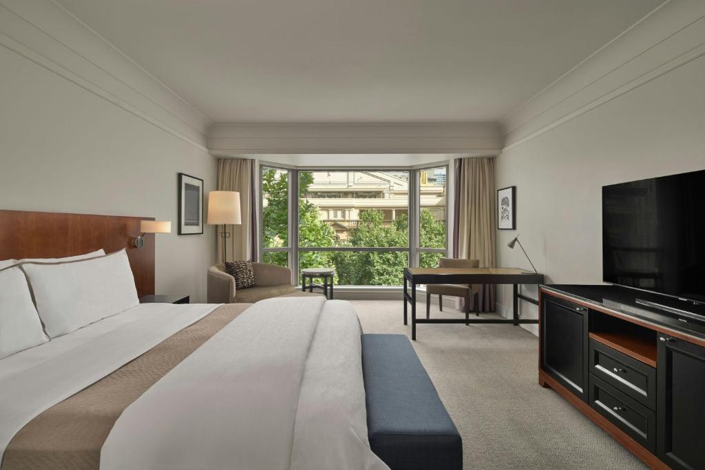 Postel nebo postele na pokoji v ubytování The Westin Melbourne