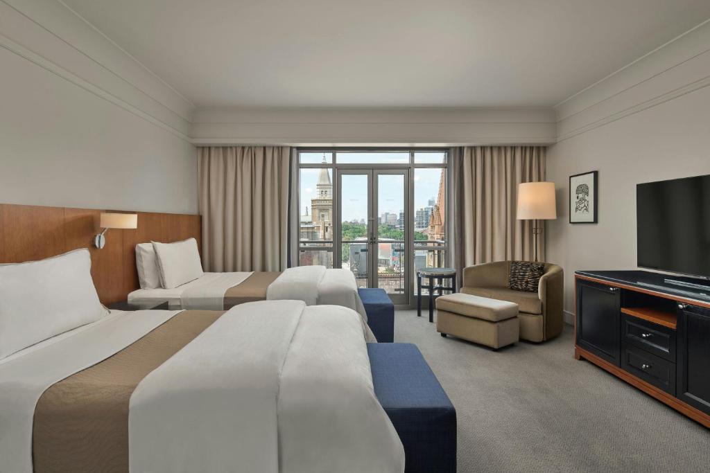 Postel nebo postele na pokoji v ubytování The Westin Melbourne
