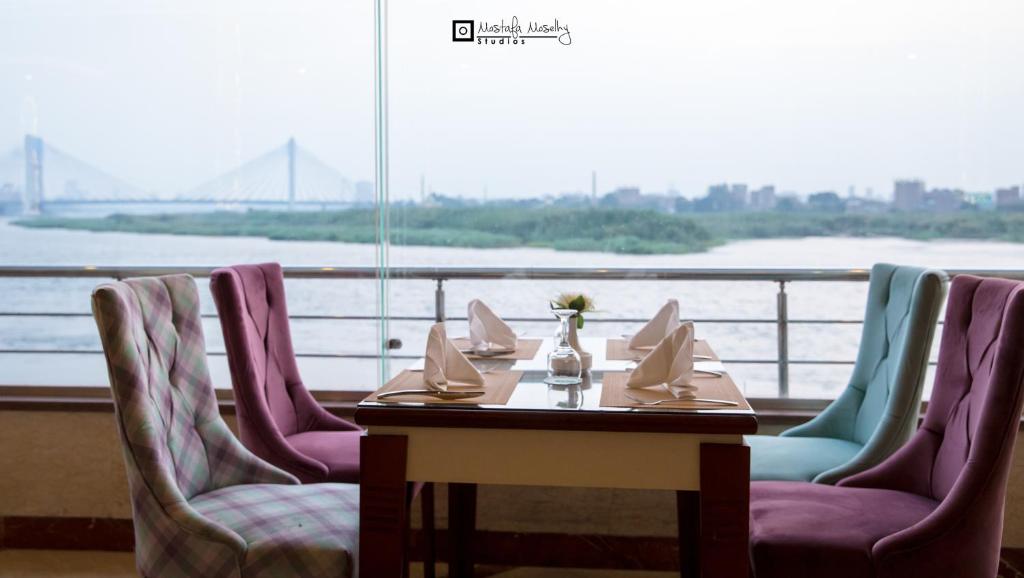Posezení v ubytování Nile Transportation hotel