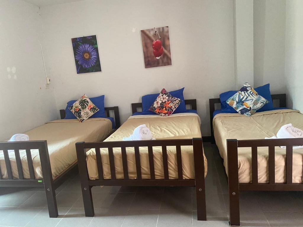 Postel nebo postele na pokoji v ubytování Jenny Hostel HuaHin