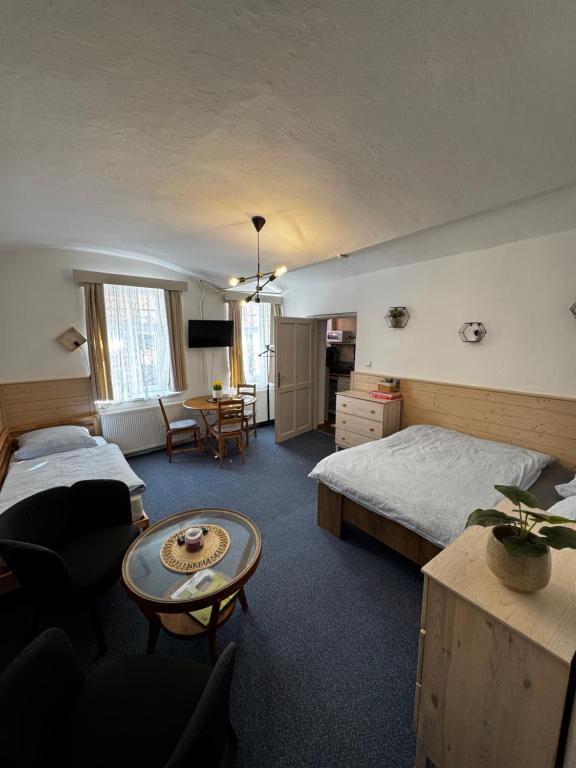 Ένα ή περισσότερα κρεβάτια σε δωμάτιο στο U Váhy Jáchymov