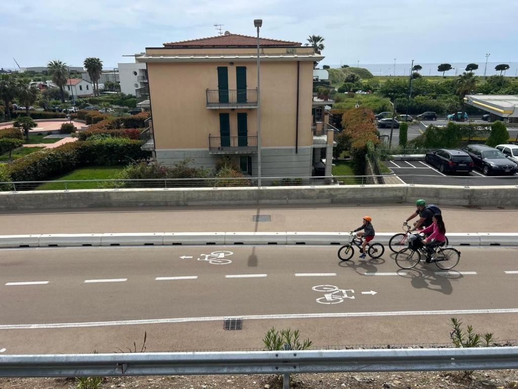 Jízda na kole v ubytování Appartamento Incantevole a 100metri dal mare e accanto alla Pista Ciclabile nebo okolí
