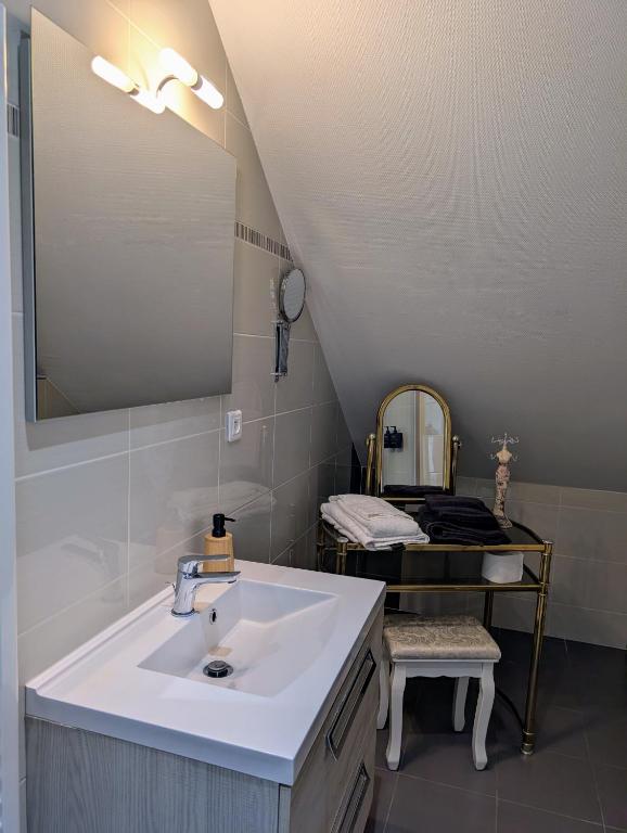 A l'ombre du Mont Saint Michel - Bed & Breakfast, Chambres d'hôtes - 8