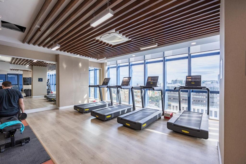 Fitness centrum a/nebo fitness zařízení v ubytování Furnished Studio Rental in Prime Cebu IT Park with Gym, Pool, Fast WiFi and Netflix