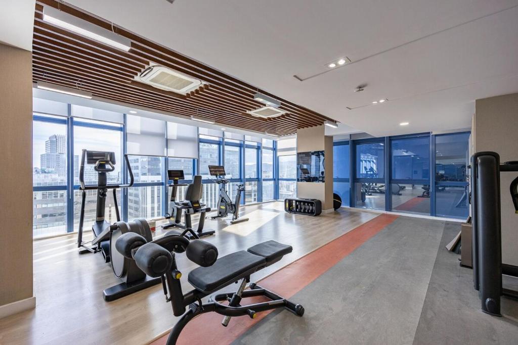 Fitness centrum a/nebo fitness zařízení v ubytování Furnished Studio Rental in Prime Cebu IT Park with Gym, Pool, Fast WiFi and Netflix