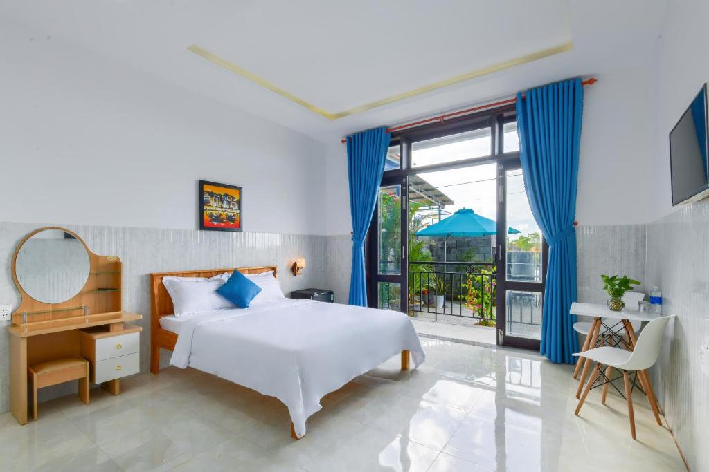 Postel nebo postele na pokoji v ubytování Gió Chiều Homestay - Riverside & Swimming pool