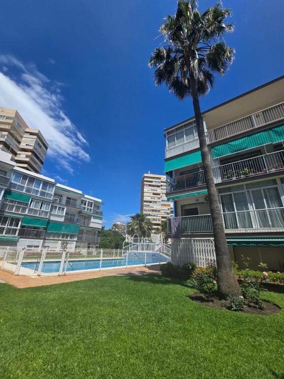 Bazén v ubytovaní Beach Studio Torremolinos alebo v jeho blízkosti