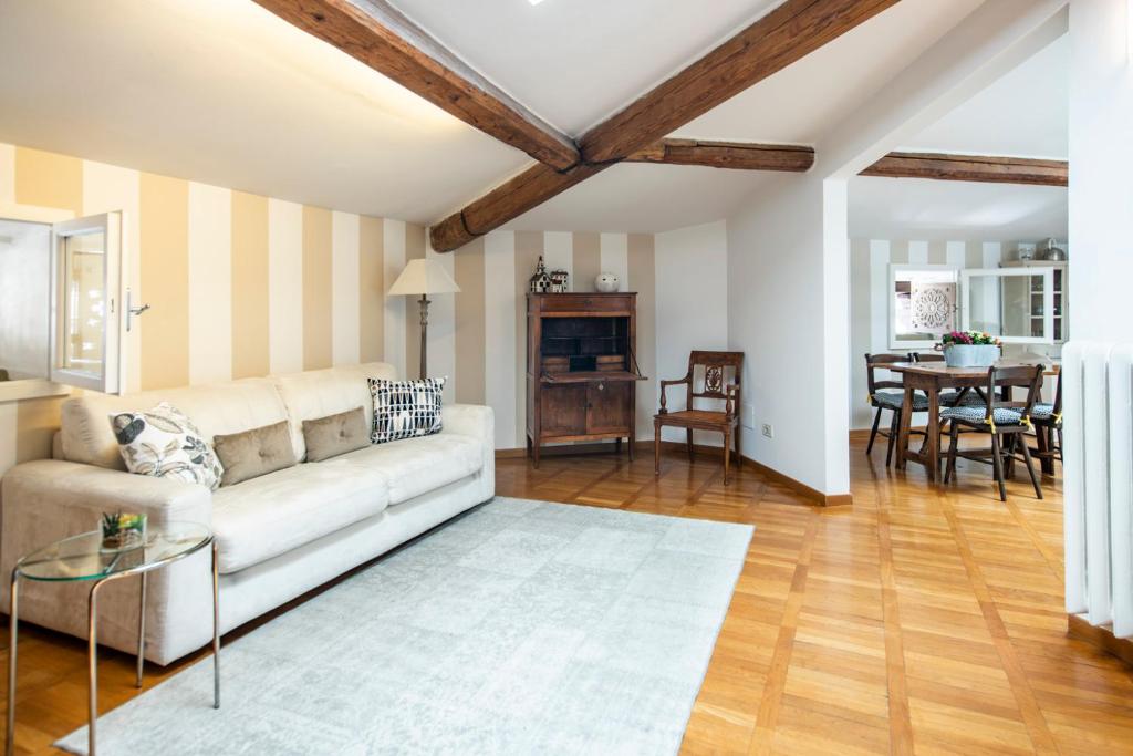 Romantic and Charming Apartments - 4