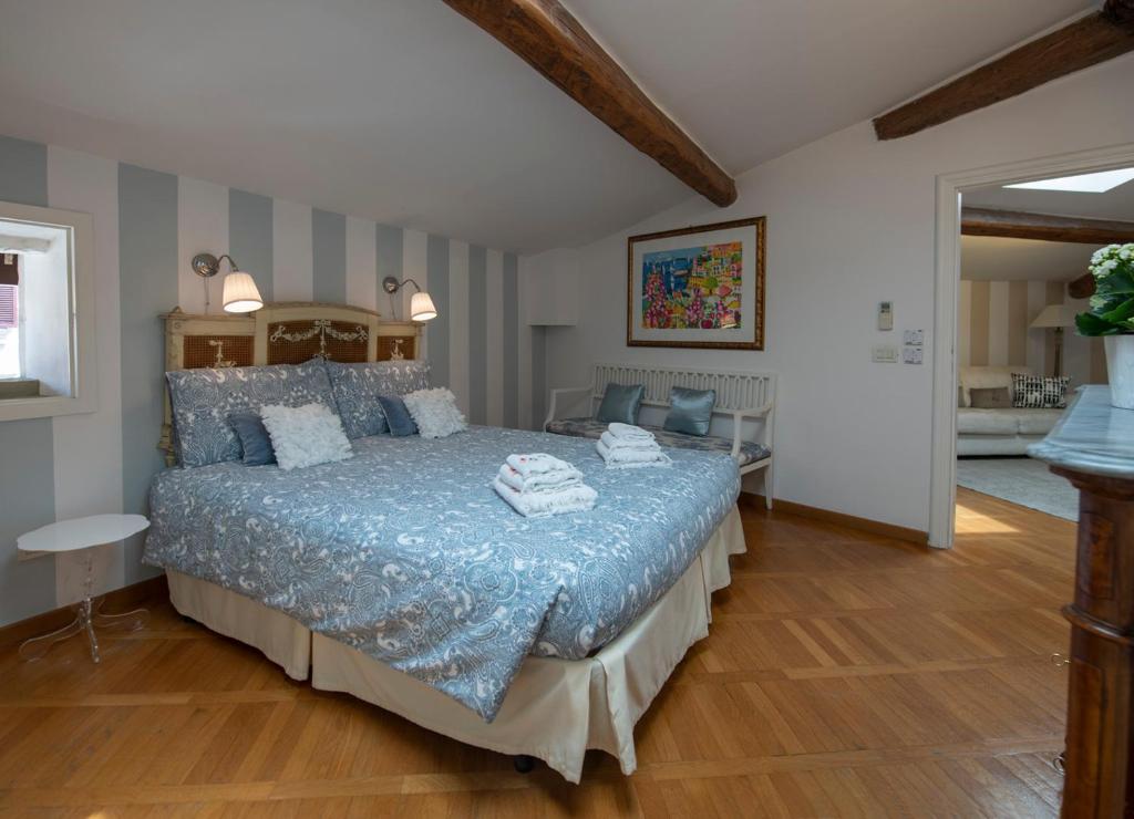 Romantic and Charming Apartments - 2