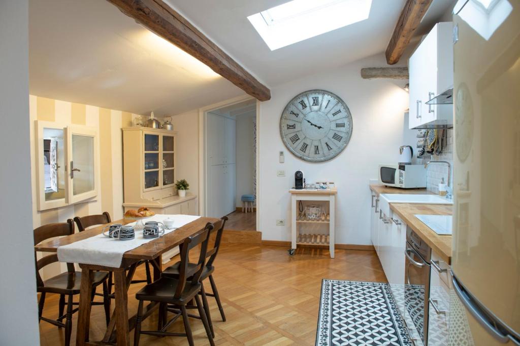 Romantic and Charming Apartments - 5