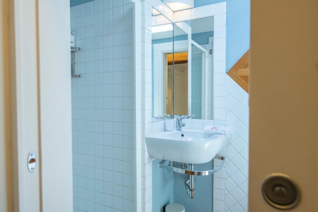 Romantic and Charming Apartments - 7