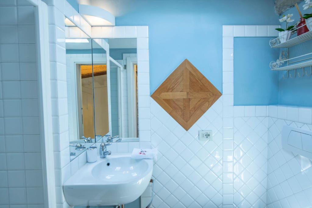 Romantic and Charming Apartments - 8