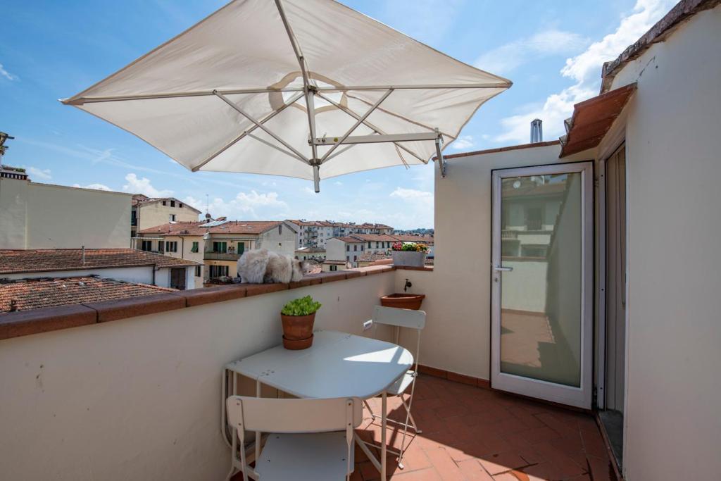 Romantic and Charming Apartments - 9