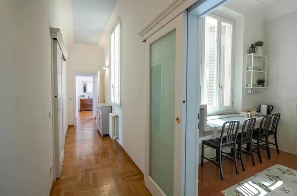 Romantic and Charming Apartments - 14