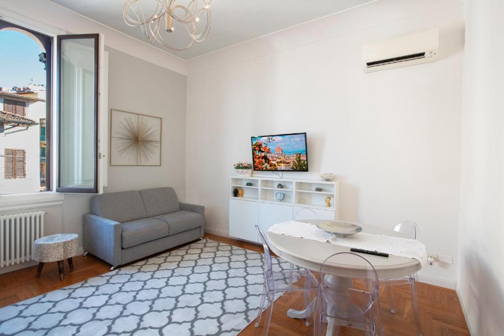 Romantic and Charming Apartments - 16