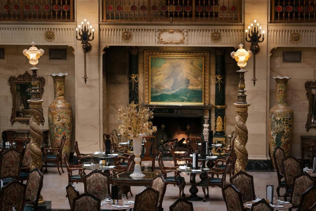 Posezení v ubytování The Louie, A Davenport Hotel, Autograph Collection
