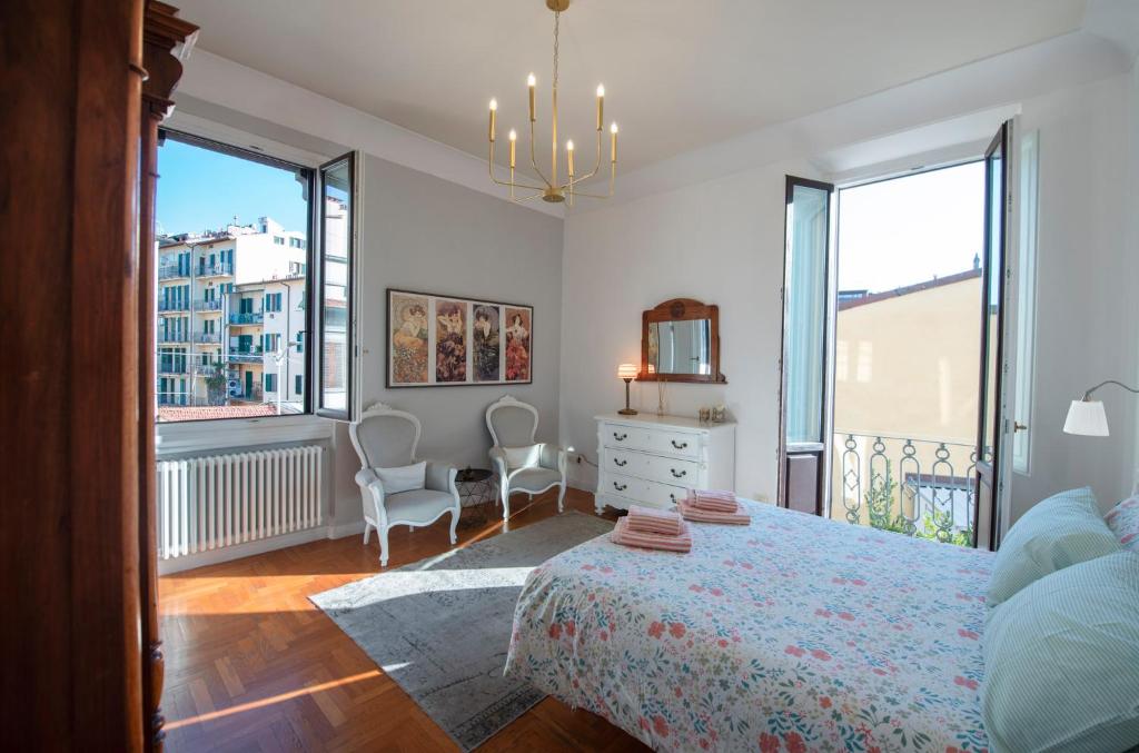 Romantic and Charming Apartments - 11