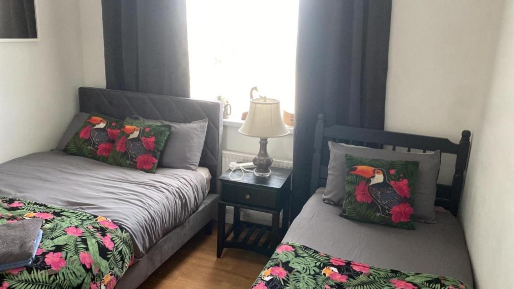 Postel nebo postele na pokoji v ubytování Gra accommodations athy
