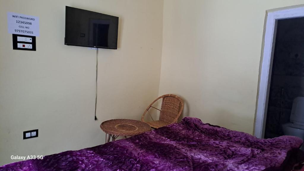 TV a/nebo společenská místnost v ubytování Al-Ayaan Guest House