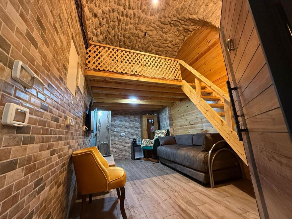 Istumisnurk majutusasutuses ALKHAWAJAT Guest House