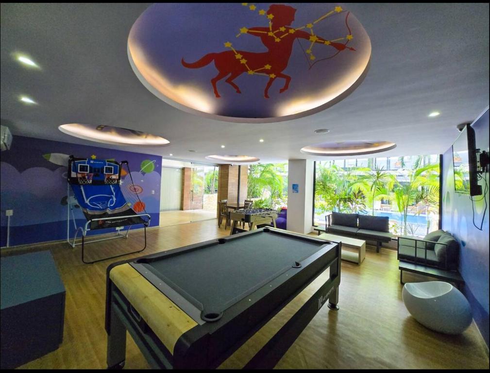 Area soggiorno di The City Condos by Menesse