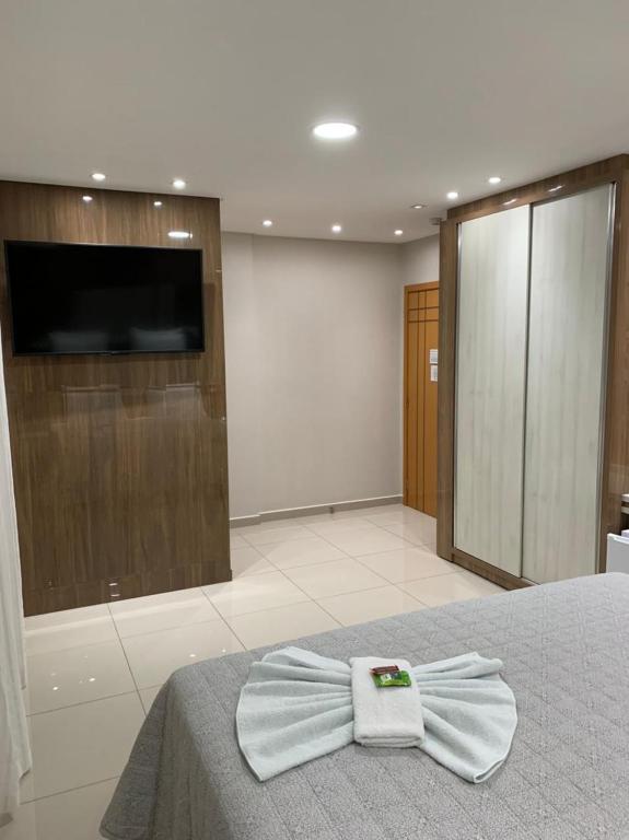 TV a/nebo společenská místnost v ubytování Prudentópolis Palace Hotel