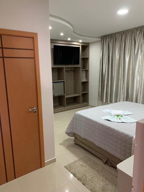 Postel nebo postele na pokoji v ubytování Prudentópolis Palace Hotel
