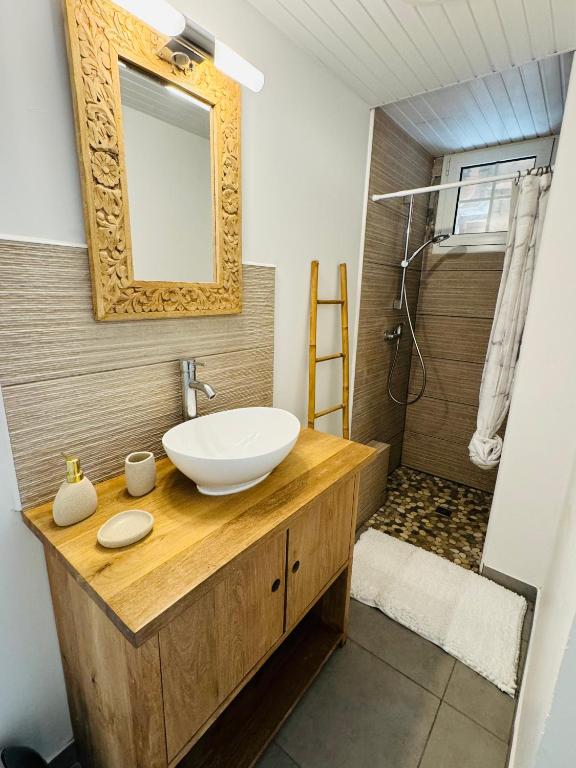 Koupelna v ubytování Astral Suite, Love Room, Jacuzzi, Distance to Beach
