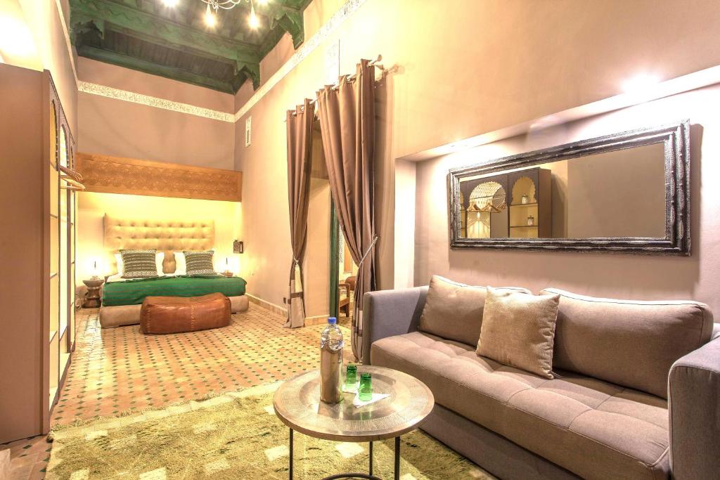 Posezení v ubytování Le Riad Medina Privilège and Spa