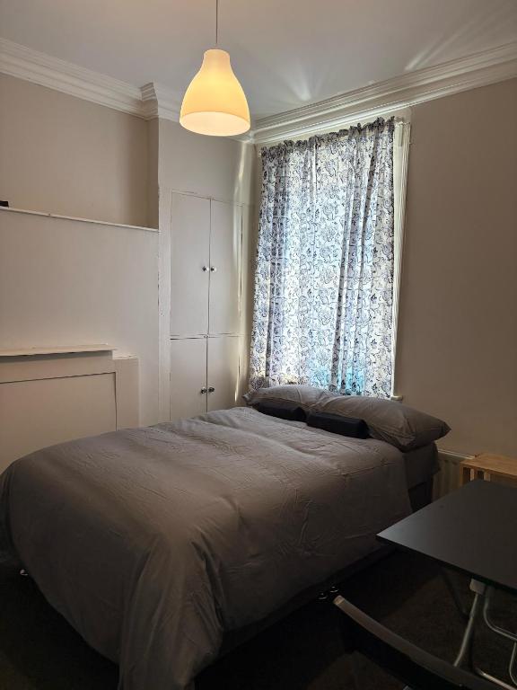 Postel nebo postele na pokoji v ubytování Superb Double Room near Croke Park - 6
