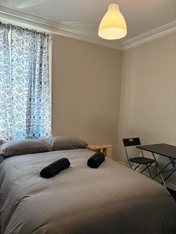 Postel nebo postele na pokoji v ubytování Superb Double Room near Croke Park - 6