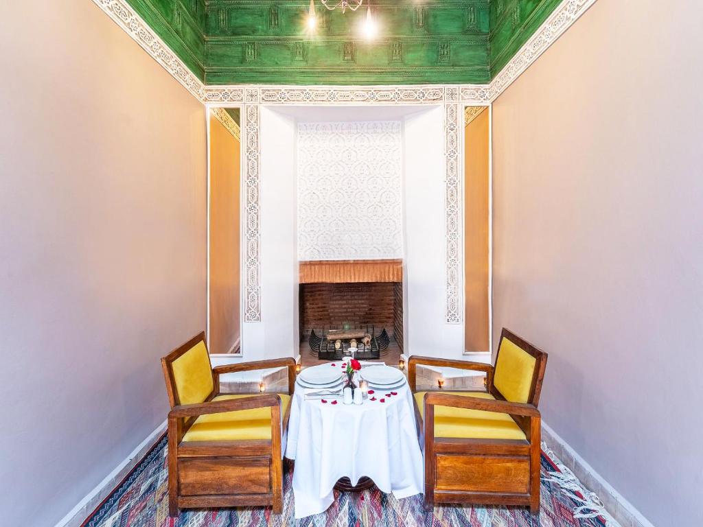 Posezení v ubytování Le Riad Medina Privilège and Spa