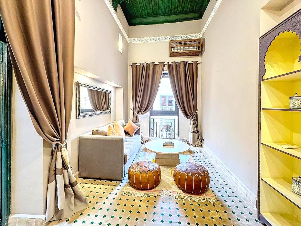 Posezení v ubytování Le Riad Medina Privilège and Spa