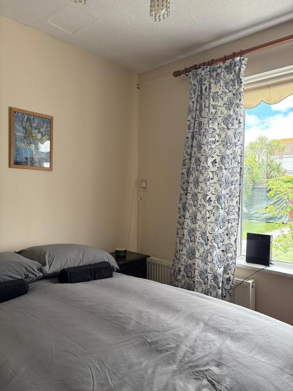 Postel nebo postele na pokoji v ubytování Superb Double Room near Airport - 2