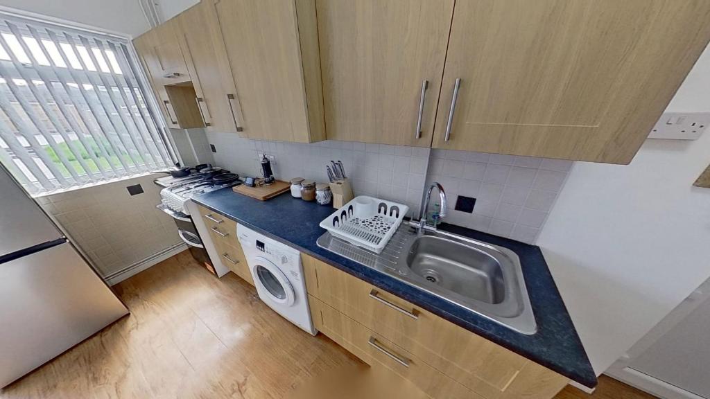 Kuchyň nebo kuchyňský kout v ubytování Stylish 3-Bed house NEC-JLR-Airport-HS2-Driveway