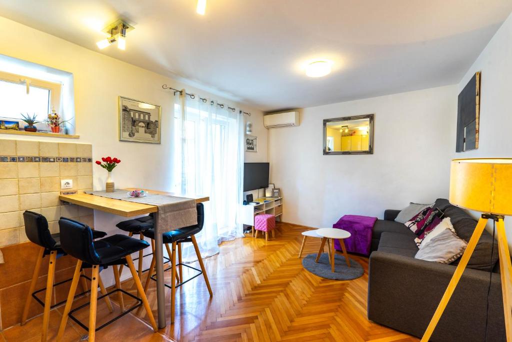 Posezení v ubytování Apartment Dumaneo Art - Two Bedroom Apartment