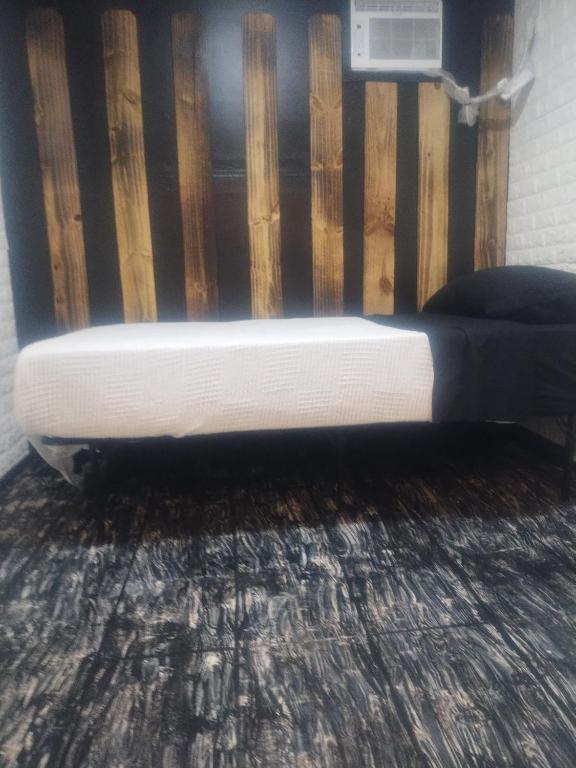 Postel nebo postele na pokoji v ubytování Palm Villa Hostel