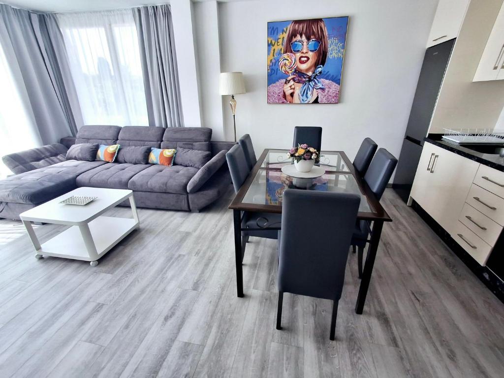 A seating area at Rancho A 112