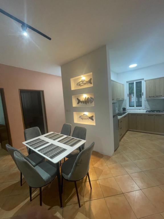 Kuchyň nebo kuchyňský kout v ubytování Private House Velipoj